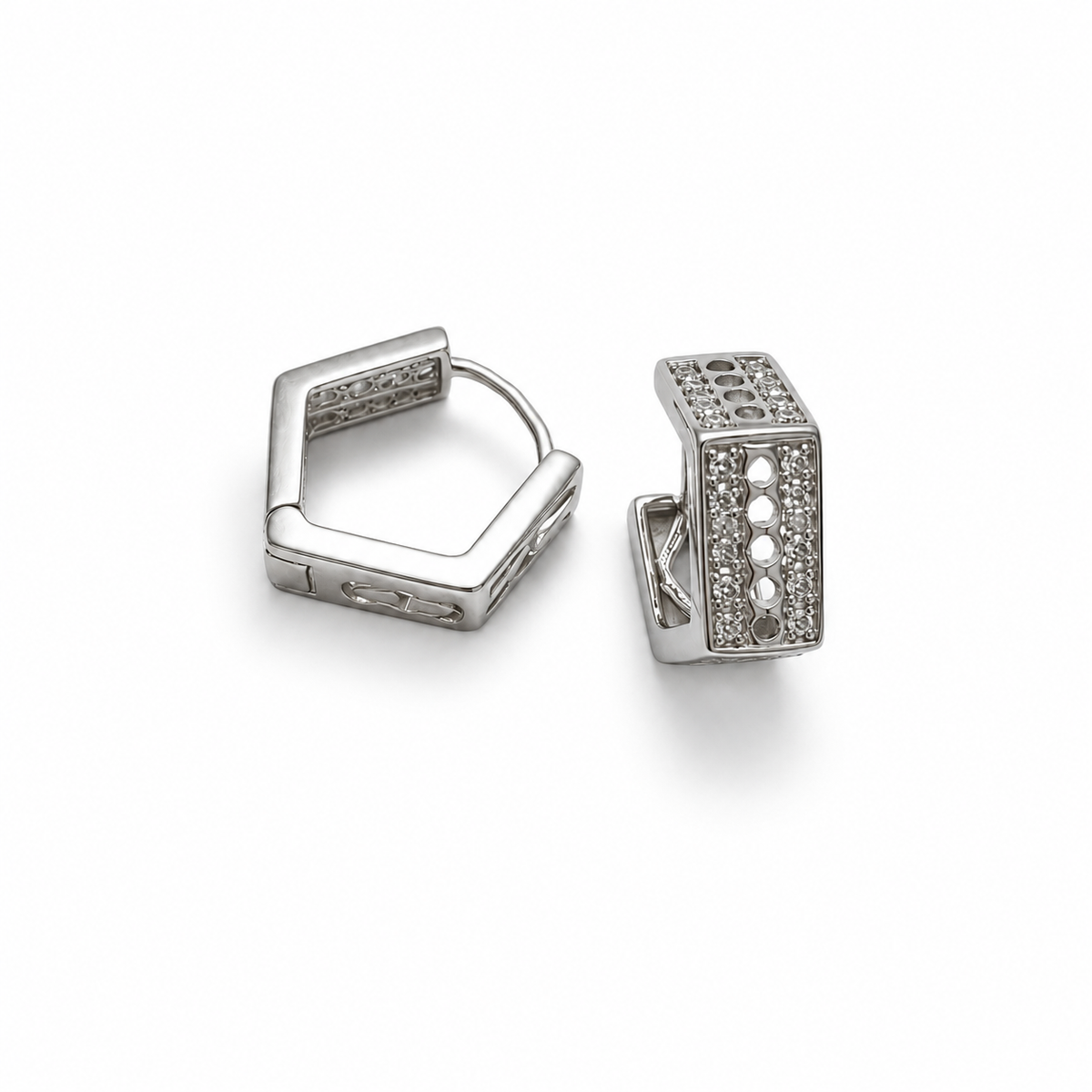 PM113 – Silver Architectural Pavé Bar Huggie Minđuše