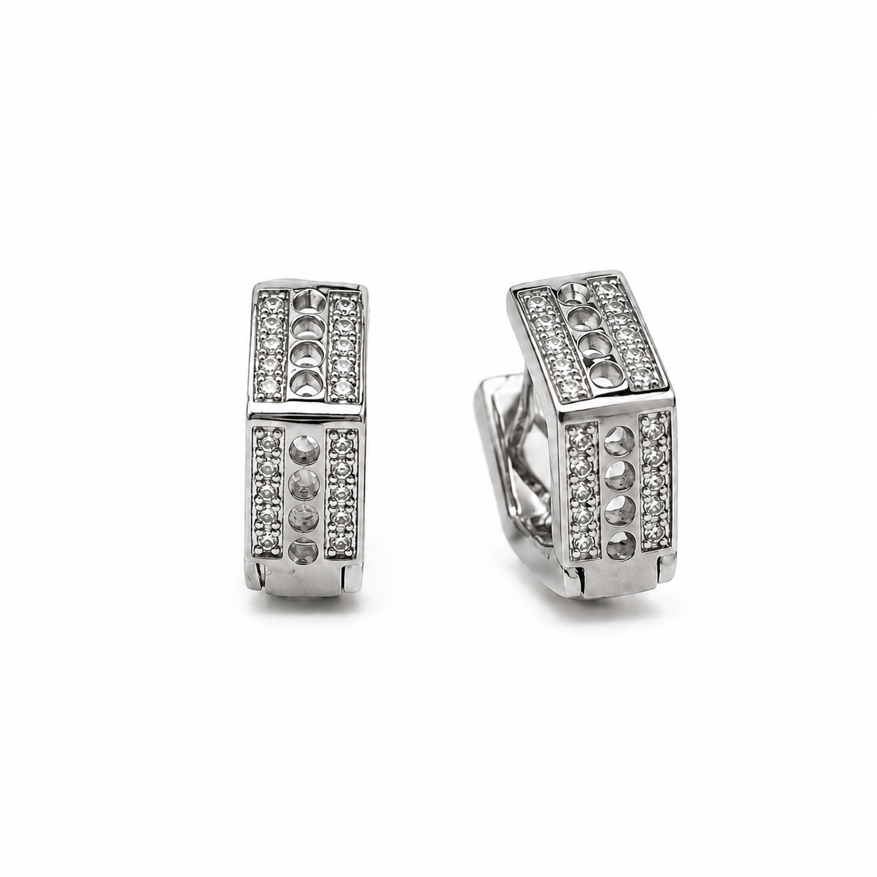 PM113 – Silver Architectural Pavé Bar Huggie Minđuše