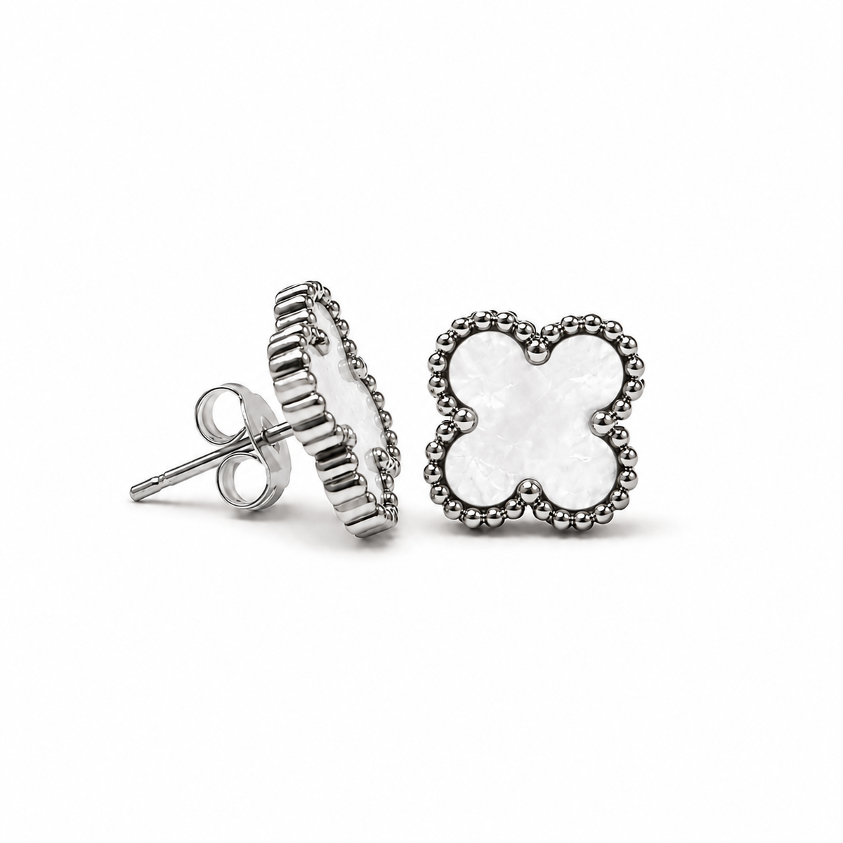 PM110 – Silver L White Four-Leaf Clover Stud Minđuše