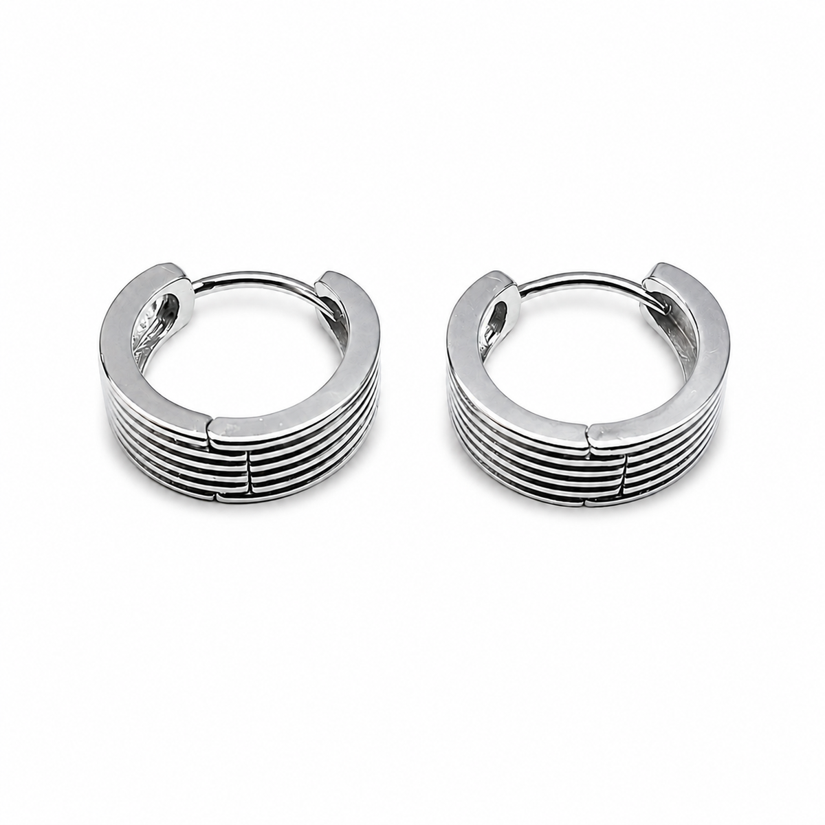 PM120 – Silver Multi-Groove Chunky Huggie Minđuše