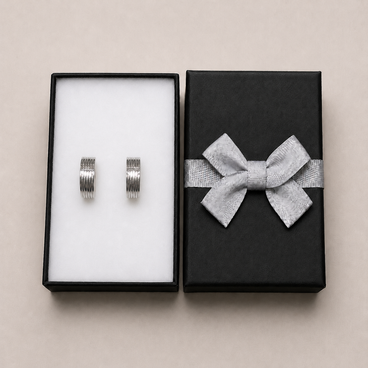PM120 – Silver Multi-Groove Chunky Huggie Minđuše