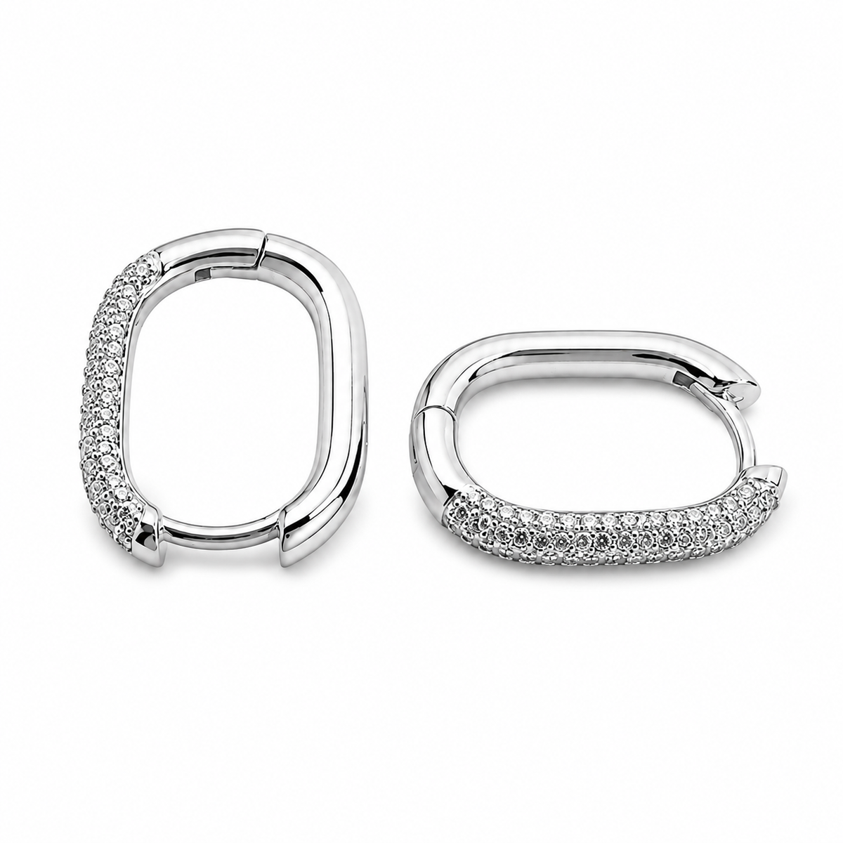PM122 – Silver Rounded Square Full Pavé Huggie Minđuše