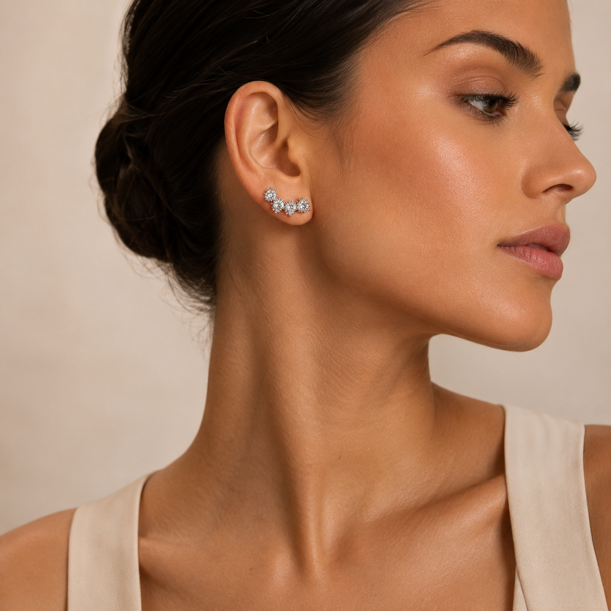 PM124 – Silver Celestial Rosette Ear Crawler Minđuše