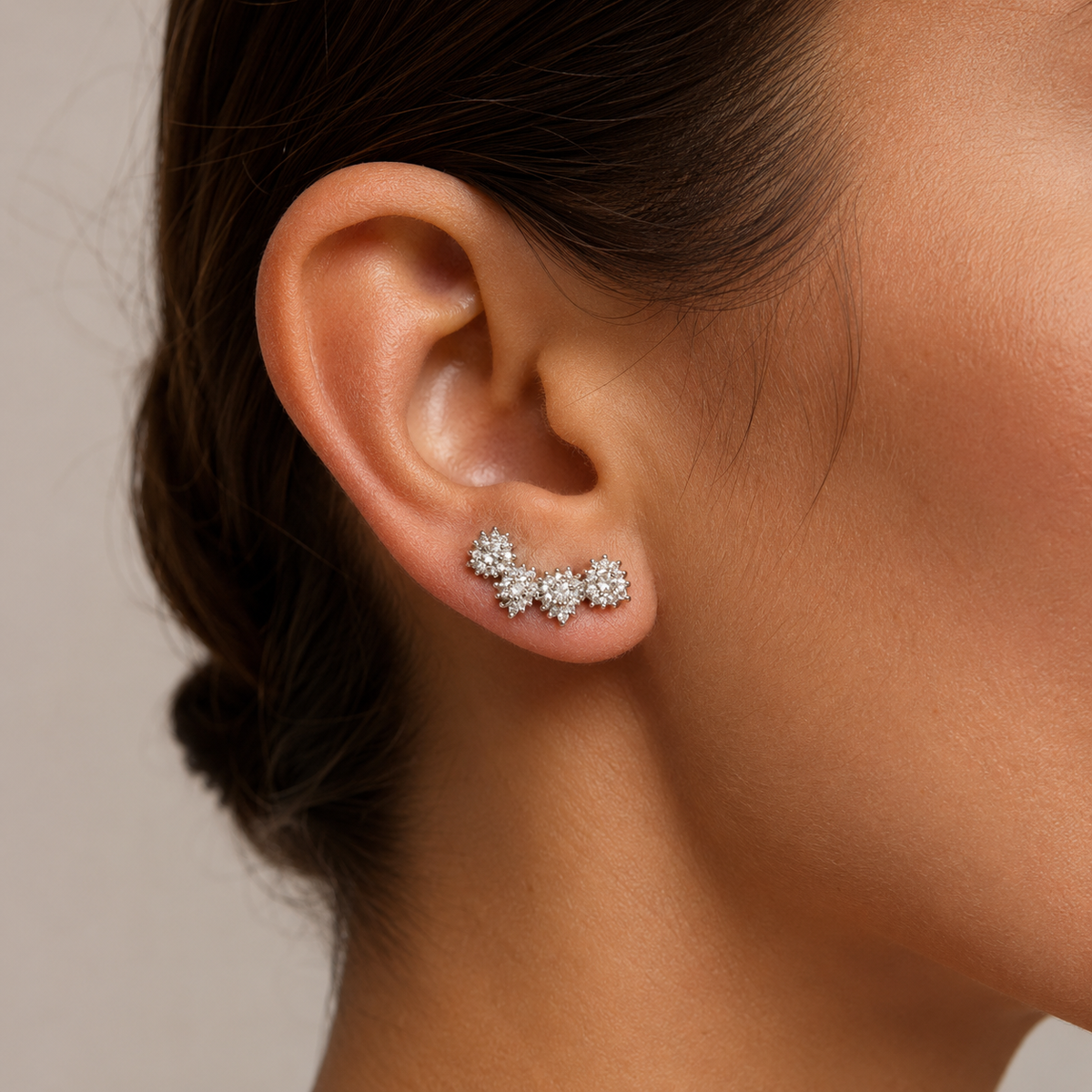 PM124 – Silver Celestial Rosette Ear Crawler Minđuše