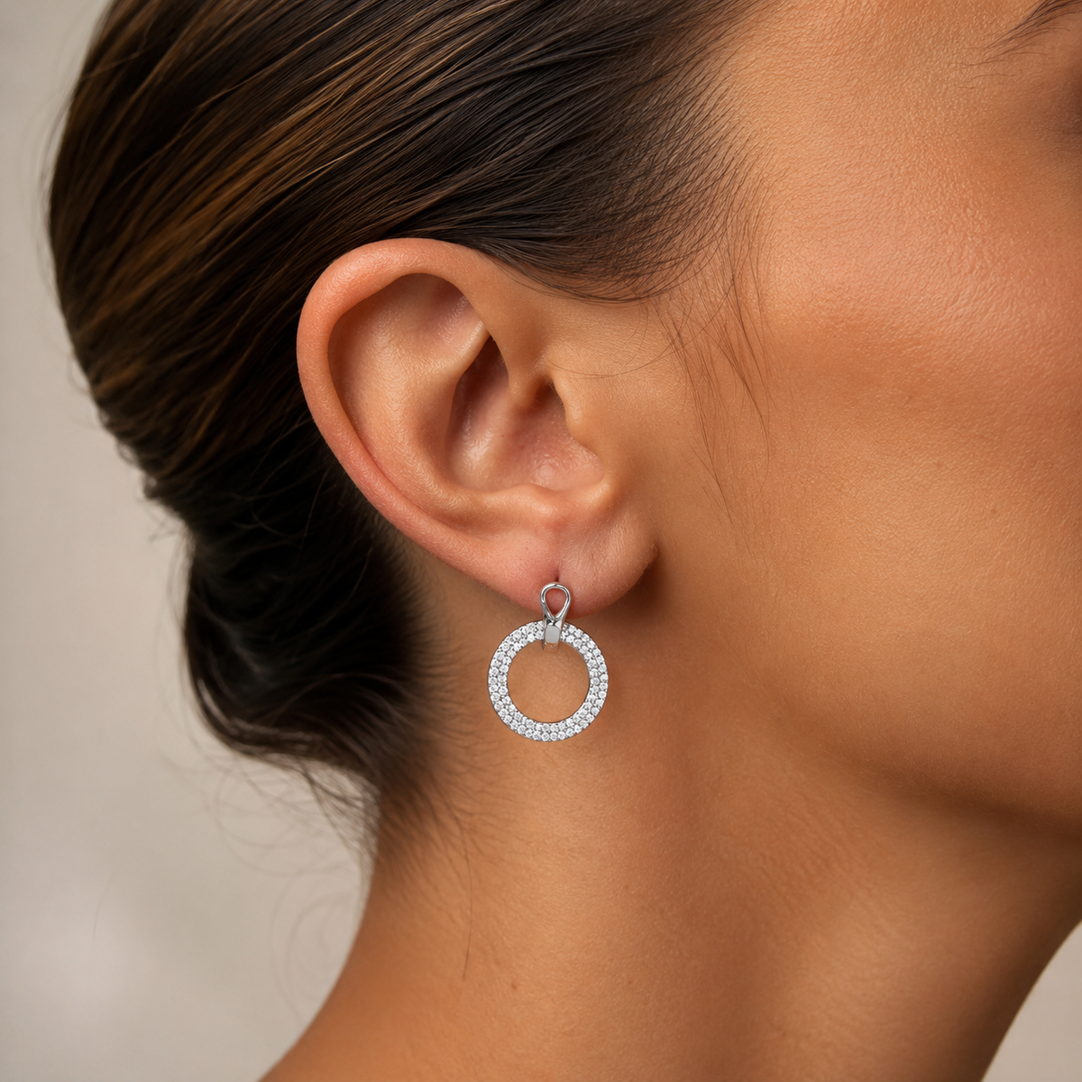 PM126 – Silver Iced Circle Dangle Minđuše