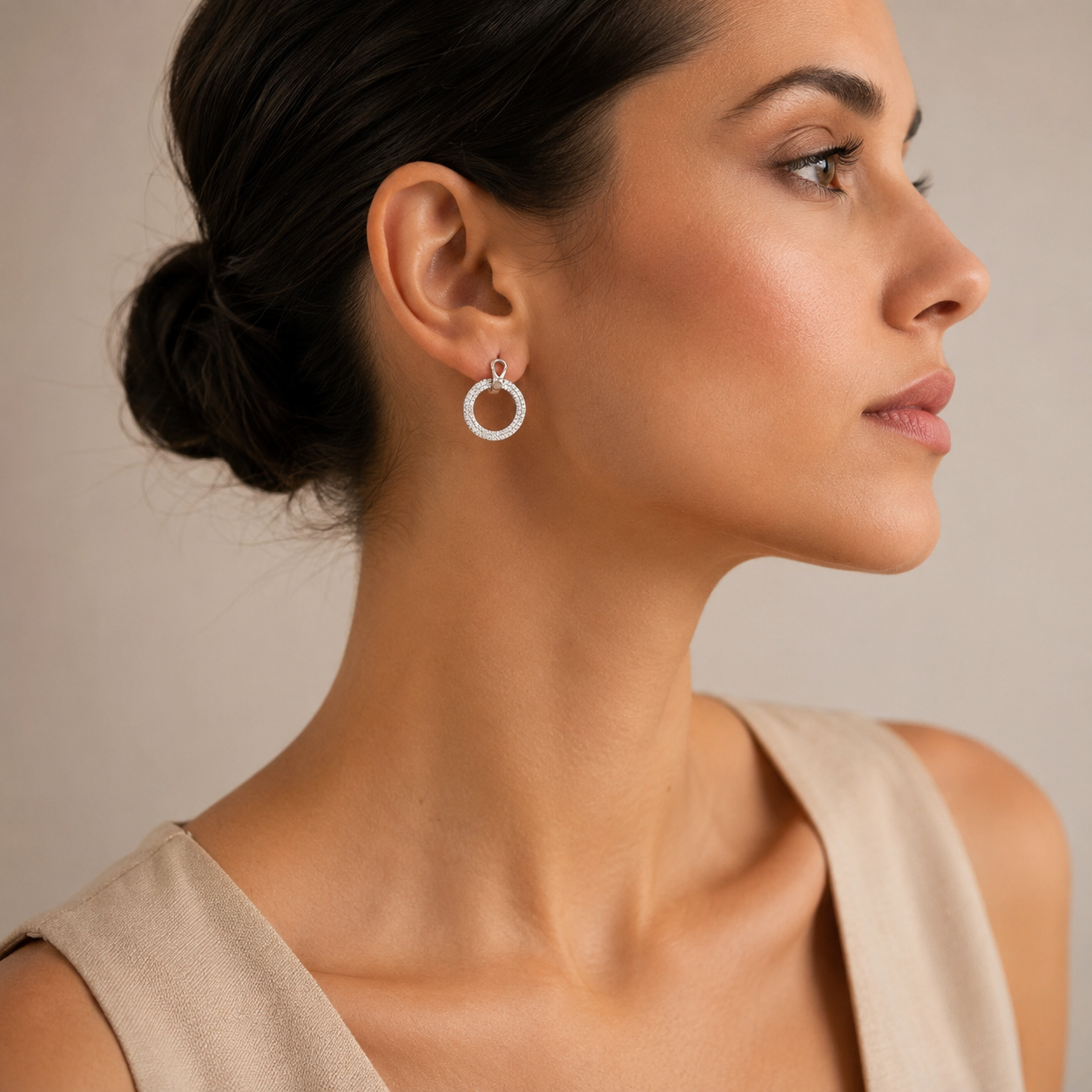 PM126 – Silver Iced Circle Dangle Minđuše