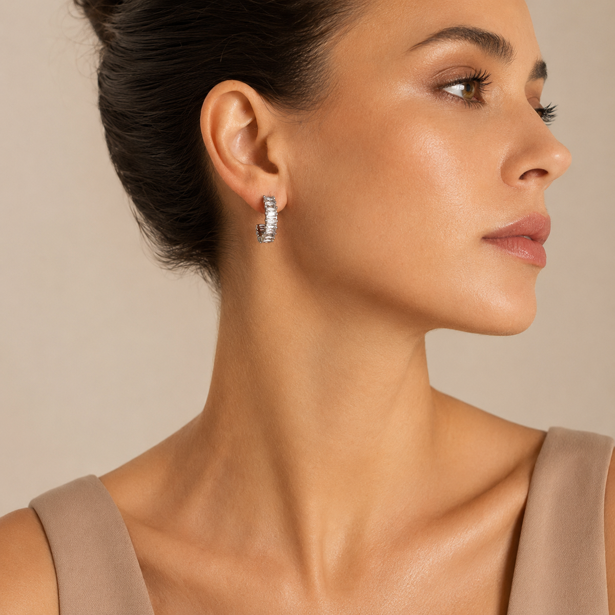 PM127 – Silver Baguette CZ Half Hoop Stud Minđuše
