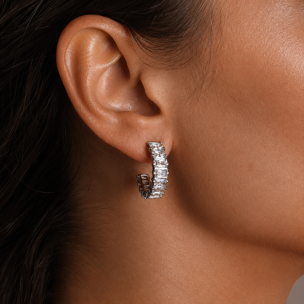 PM127 – Silver Baguette CZ Half Hoop Stud Minđuše