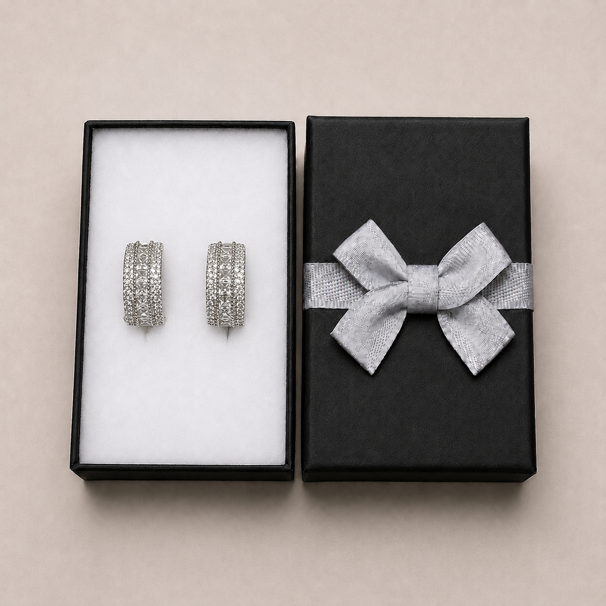 PM129 – Silver Princess Cut Pavé Chunky Huggie Minđuše