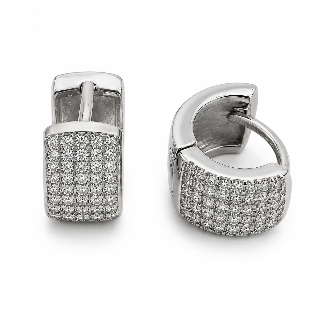 PM139 – Silver Iced Out Pavé Huggie Minđuše