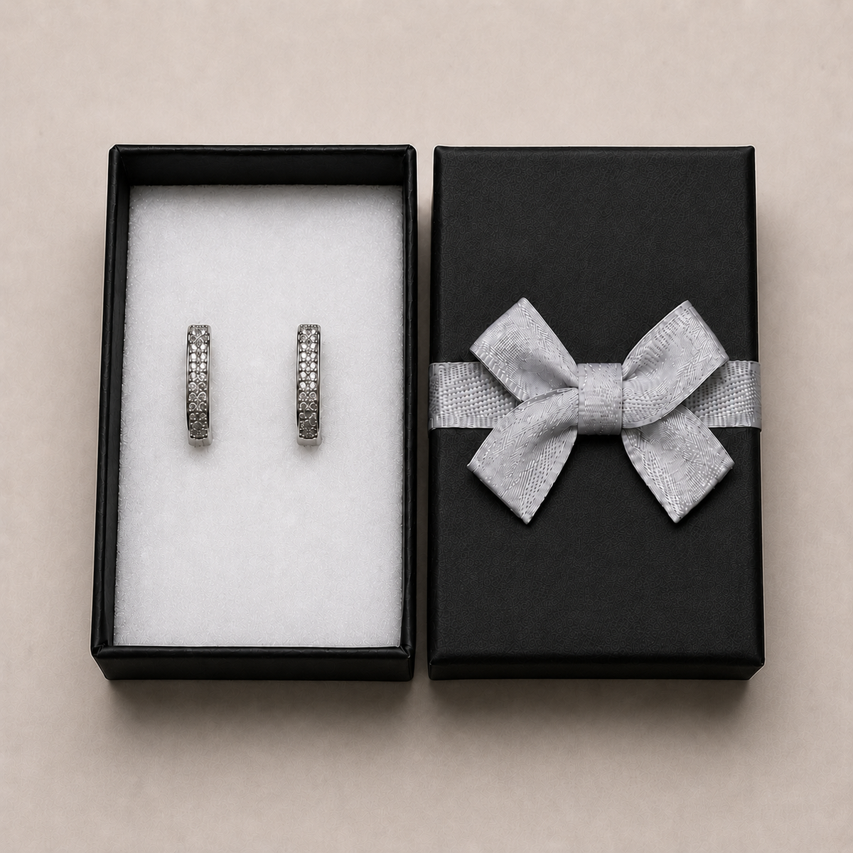 PM143 – Silver Rectangular Iced Out Pavé Huggie Minđuše