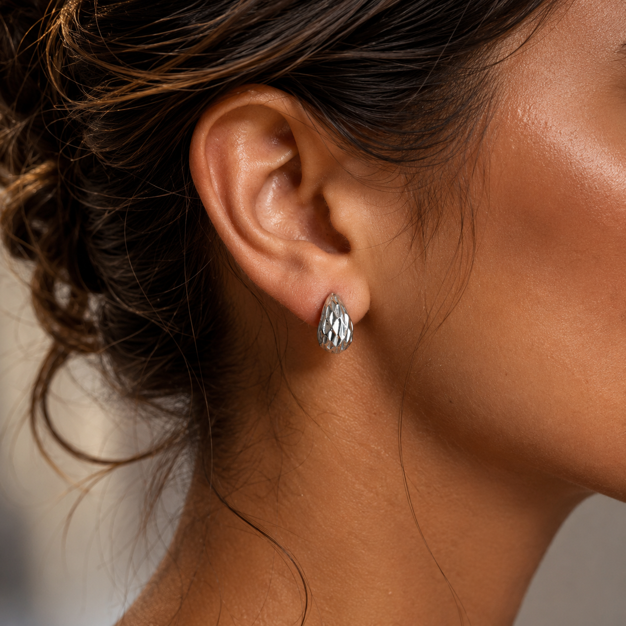 PM133 – Silver Nugget Texture Dome Stud Minđuše