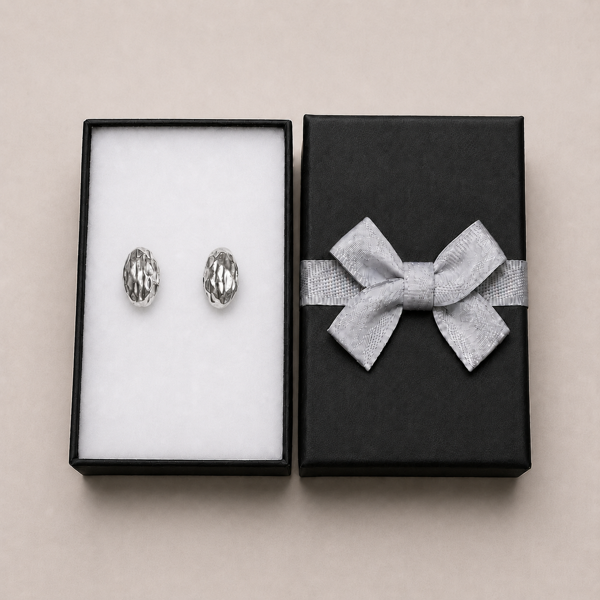 PM133 – Silver Nugget Texture Dome Stud Minđuše