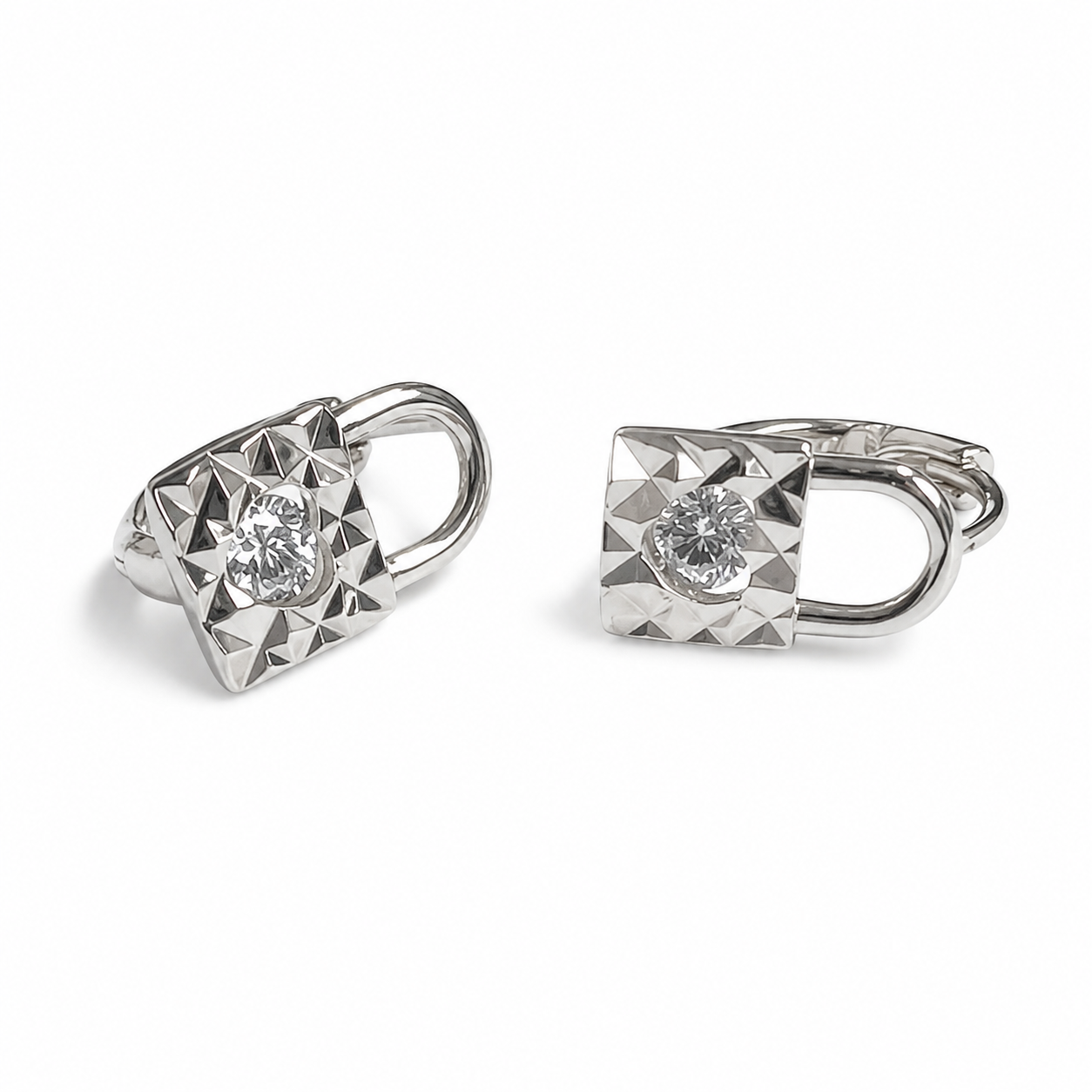 PM135 – Silver Quilted Padlock CZ Huggie Minđuše