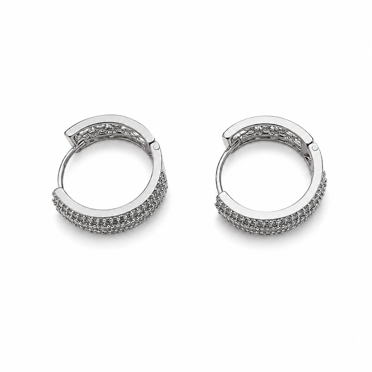 PM129 – Silver Princess Cut Pavé Chunky Huggie Minđuše – unutrašnjost