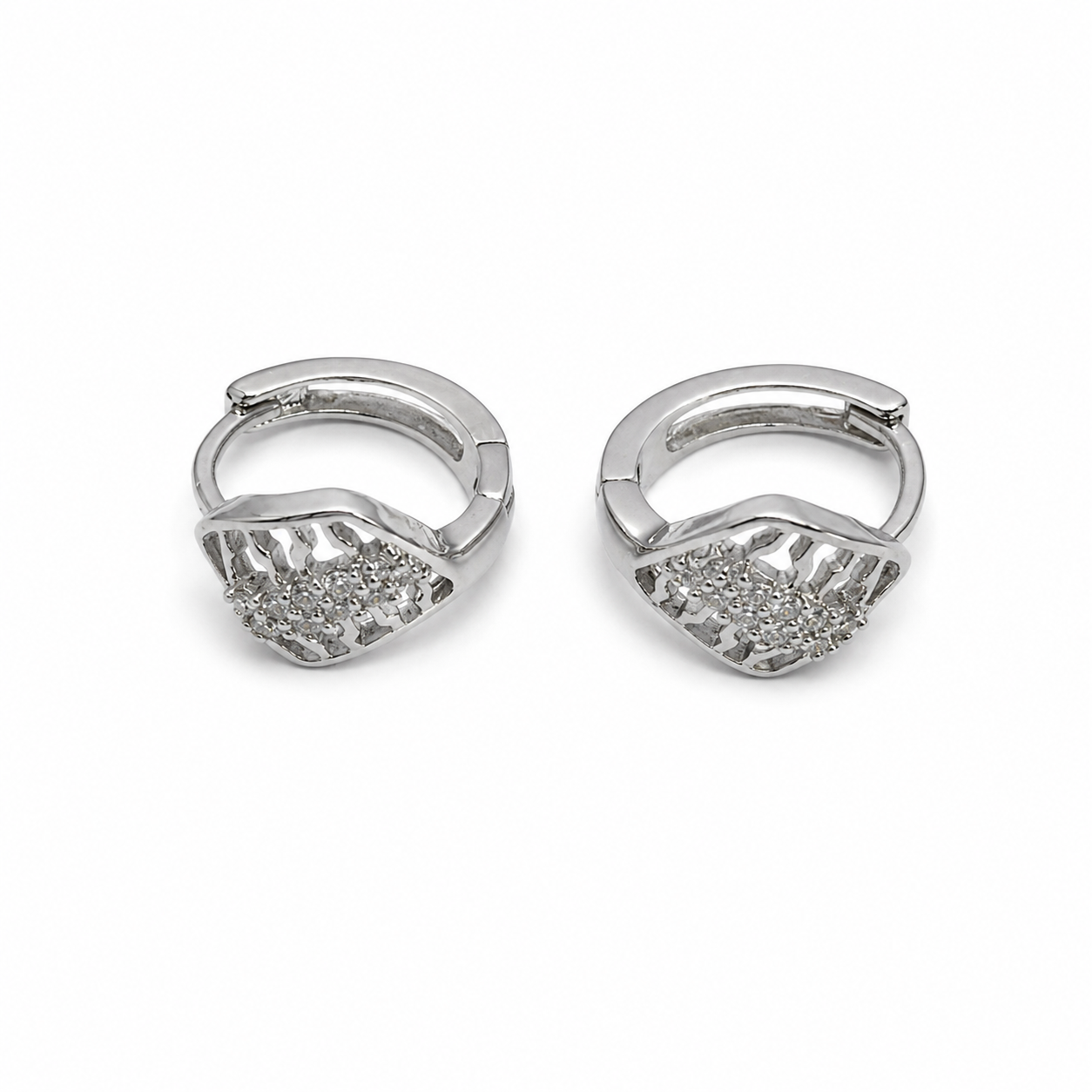 PM138 – Silver Evil Eye Cluster Huggie Minđuše