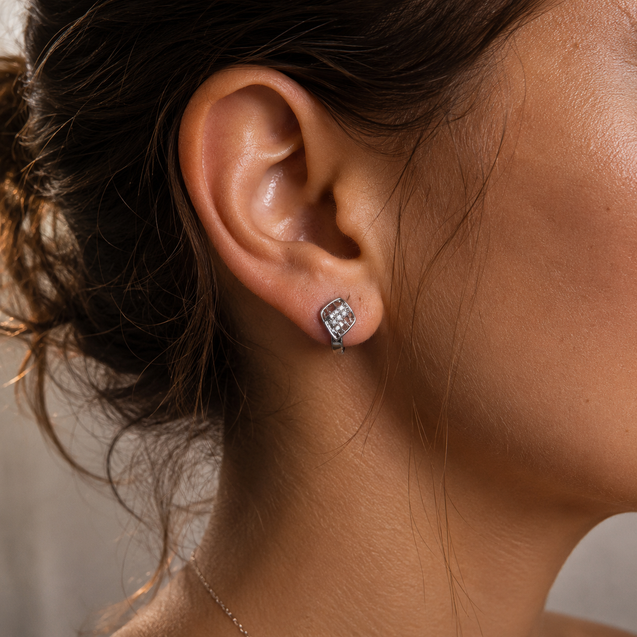 PM138 – Silver Evil Eye Cluster Huggie Minđuše