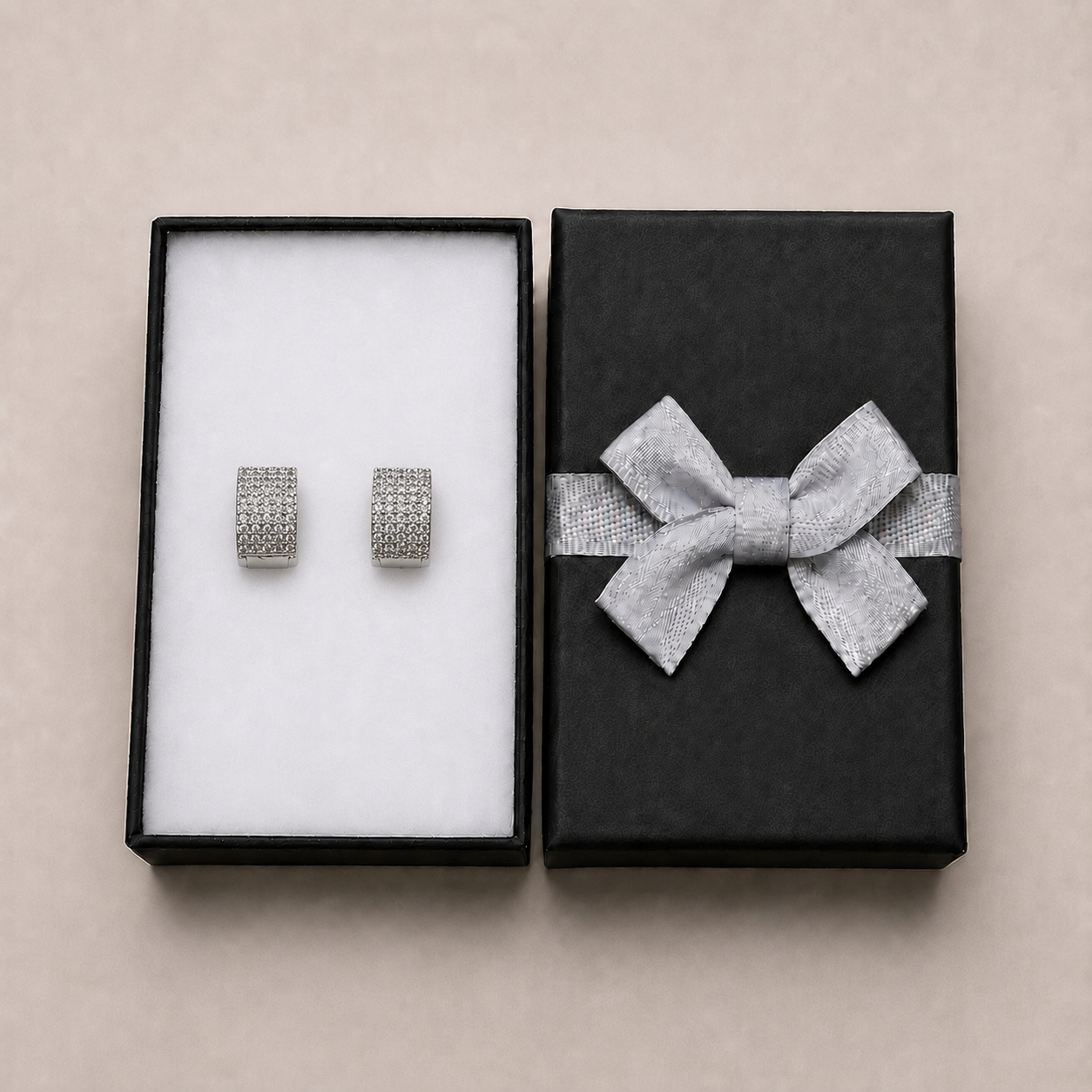 PM144 – Silver Thick Square CZ Huggie Minđuše