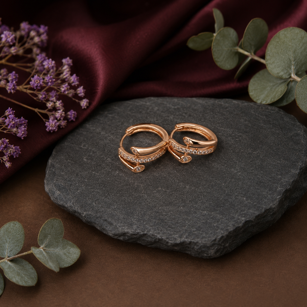 PM005G – Gold Double Hoop CZ Pavé & Oval Bezel Huggie Minđuše