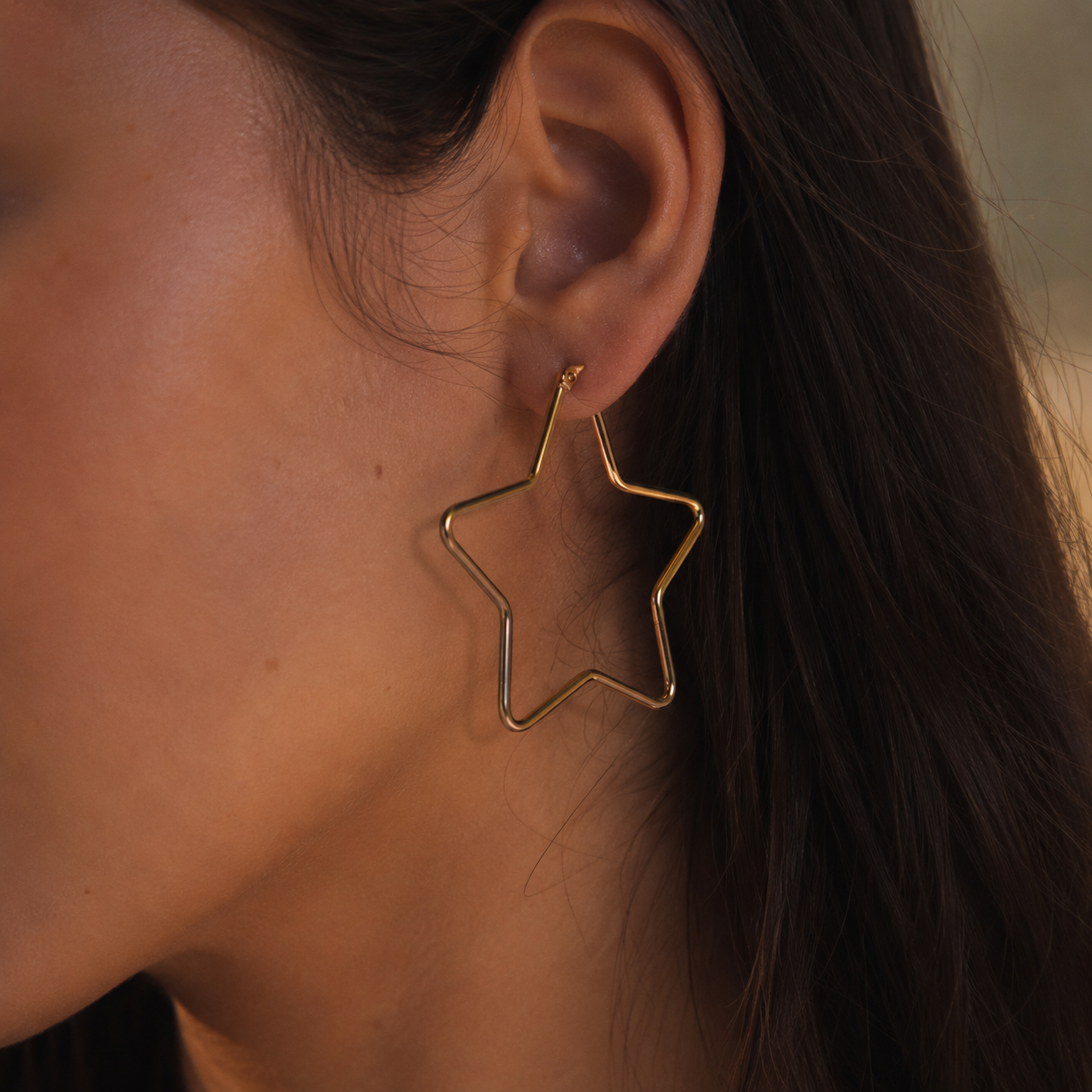PM007G – Gold Large Star Wire Hoop Minđuše