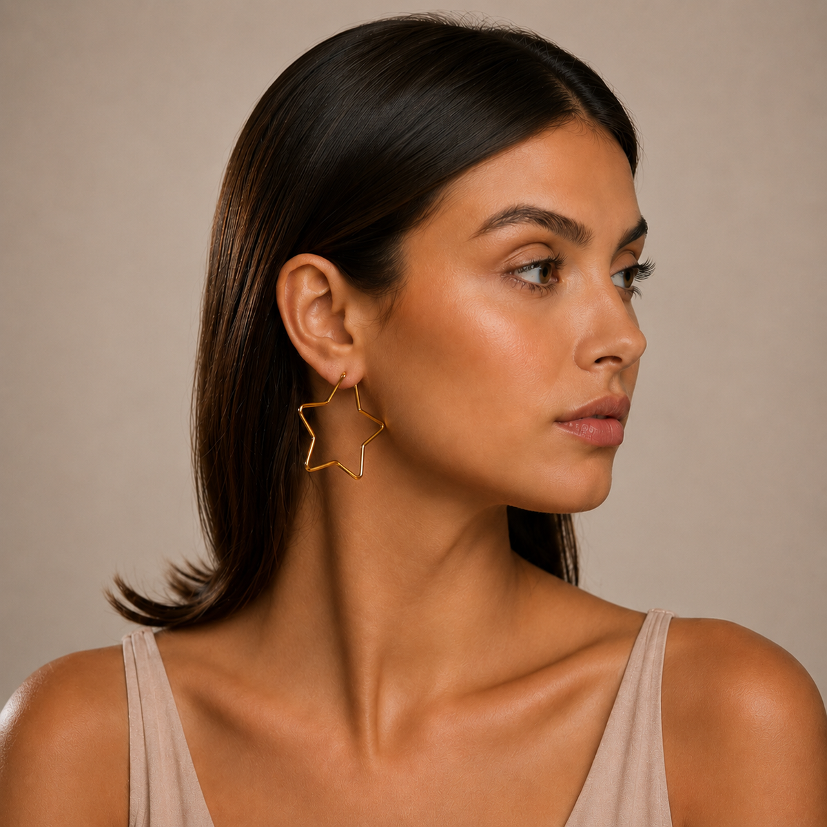 PM007G – Gold Large Star Wire Hoop Minđuše
