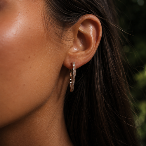 PM009G – Gold Pentagon Arrow Pavé Hoop Minđuše