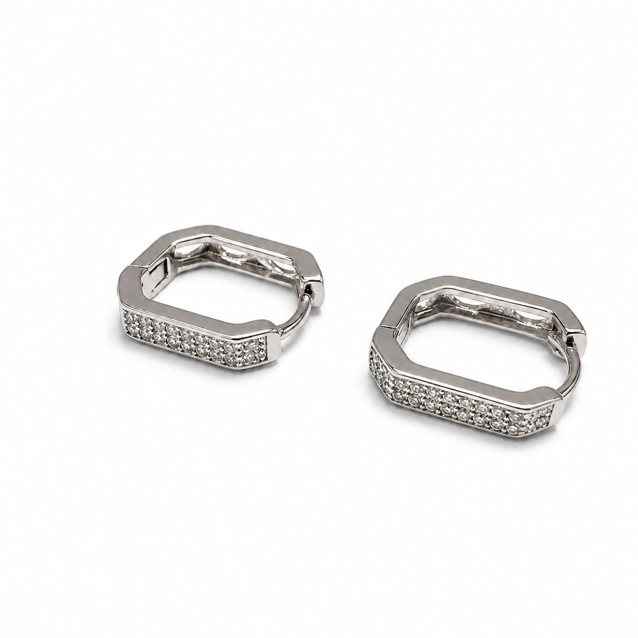 PM143 – Silver Rectangular Iced Out Pavé Huggie Minđuše