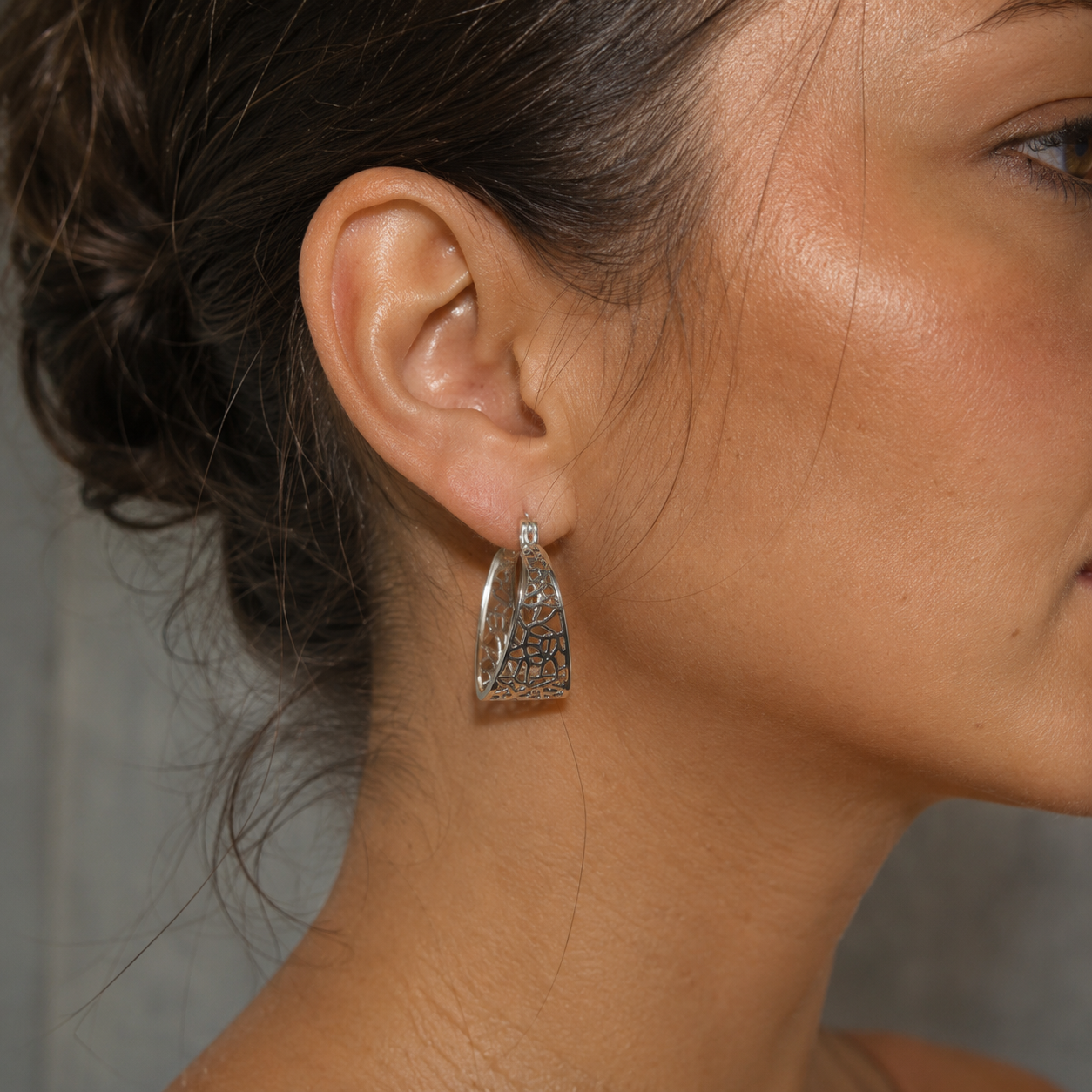 PM145 – Silver Wide Band Mandala Cutout Hoop Minđuše