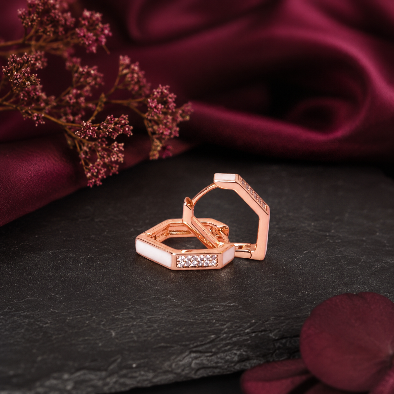 PM015G – Rose Gold Geo Enamel CZ Split Huggie Minđuše