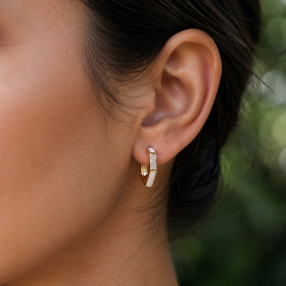 PM015G – Rose Gold Geo Enamel CZ Split Huggie Minđuše