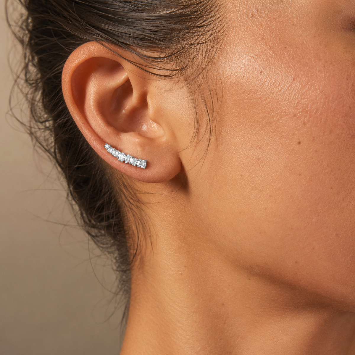 PM146 – Silver Prong CZ Ear Crawler Minđuše