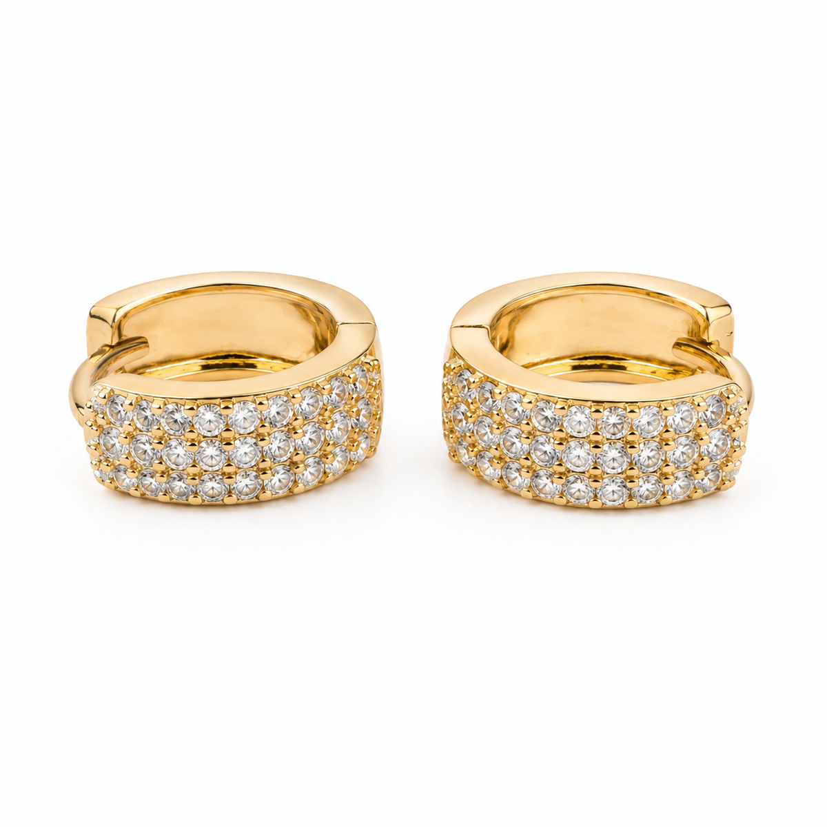 PM056G – Gold Triple Row CZ Pavé Wide Huggie Minđuše