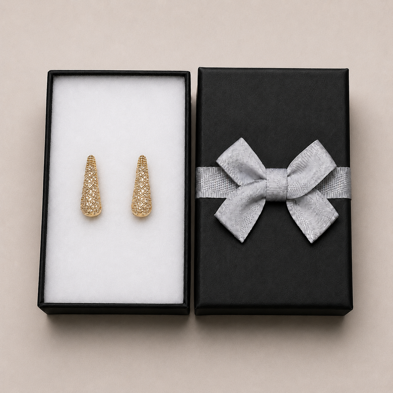 PM042G – Gold Sculptural Pavé Chunky Hoop Minđuše