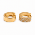 PM056G – Gold Triple Row CZ Pavé Wide Huggie Minđuše
