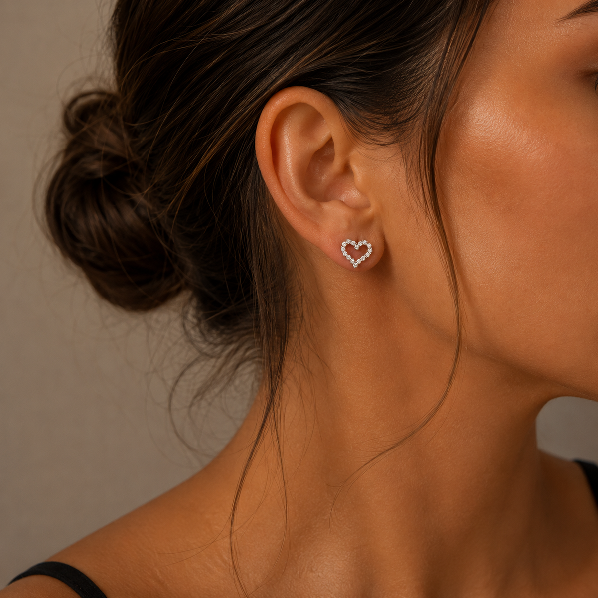 PM045G – Gold Open Heart CZ Outline Stud Minđuše