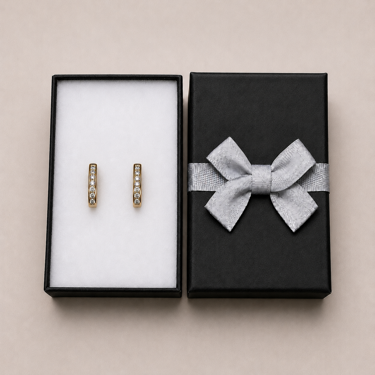 PM070G – Gold Oval Channel-Set CZ Huggie Minđuše