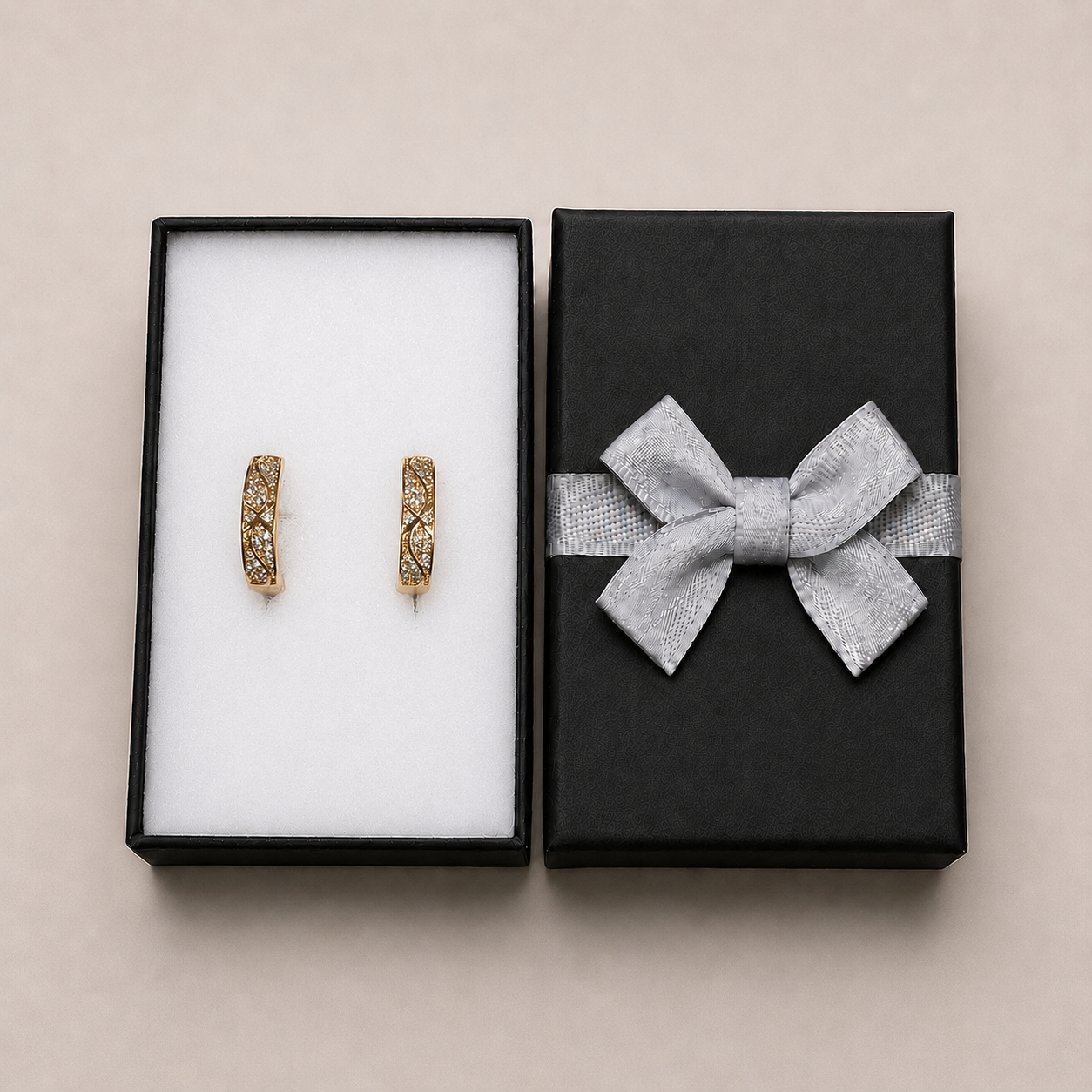 PM071G – Gold Chunky Round Pavé Huggie Minđuše