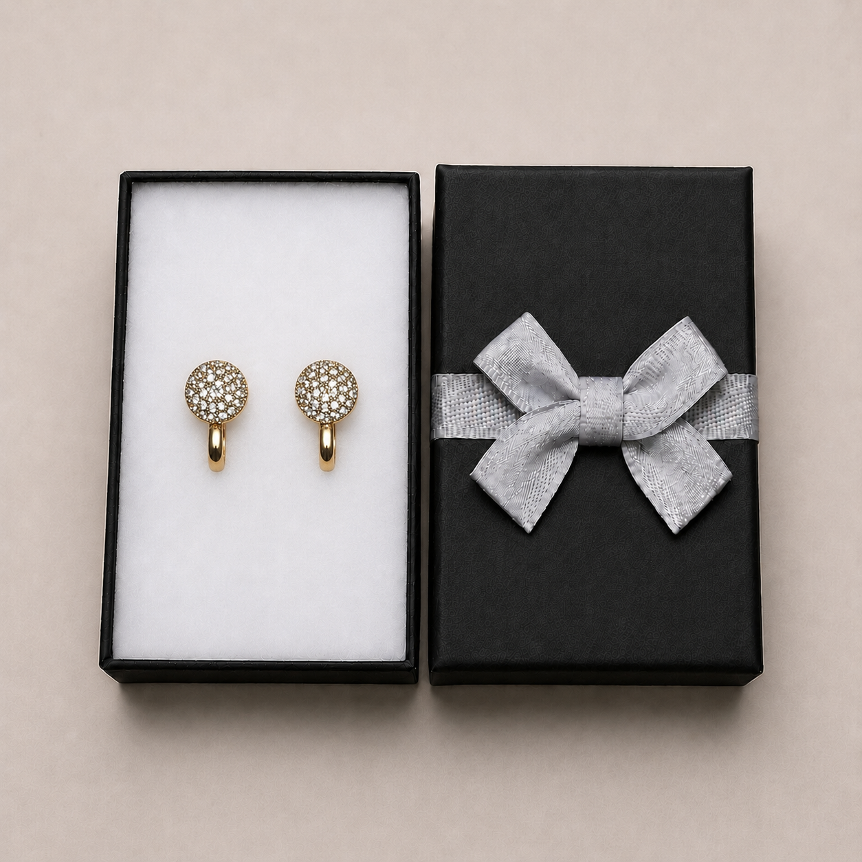 PM061G – Gold Circle Full Pavé Huggie Minđuše
