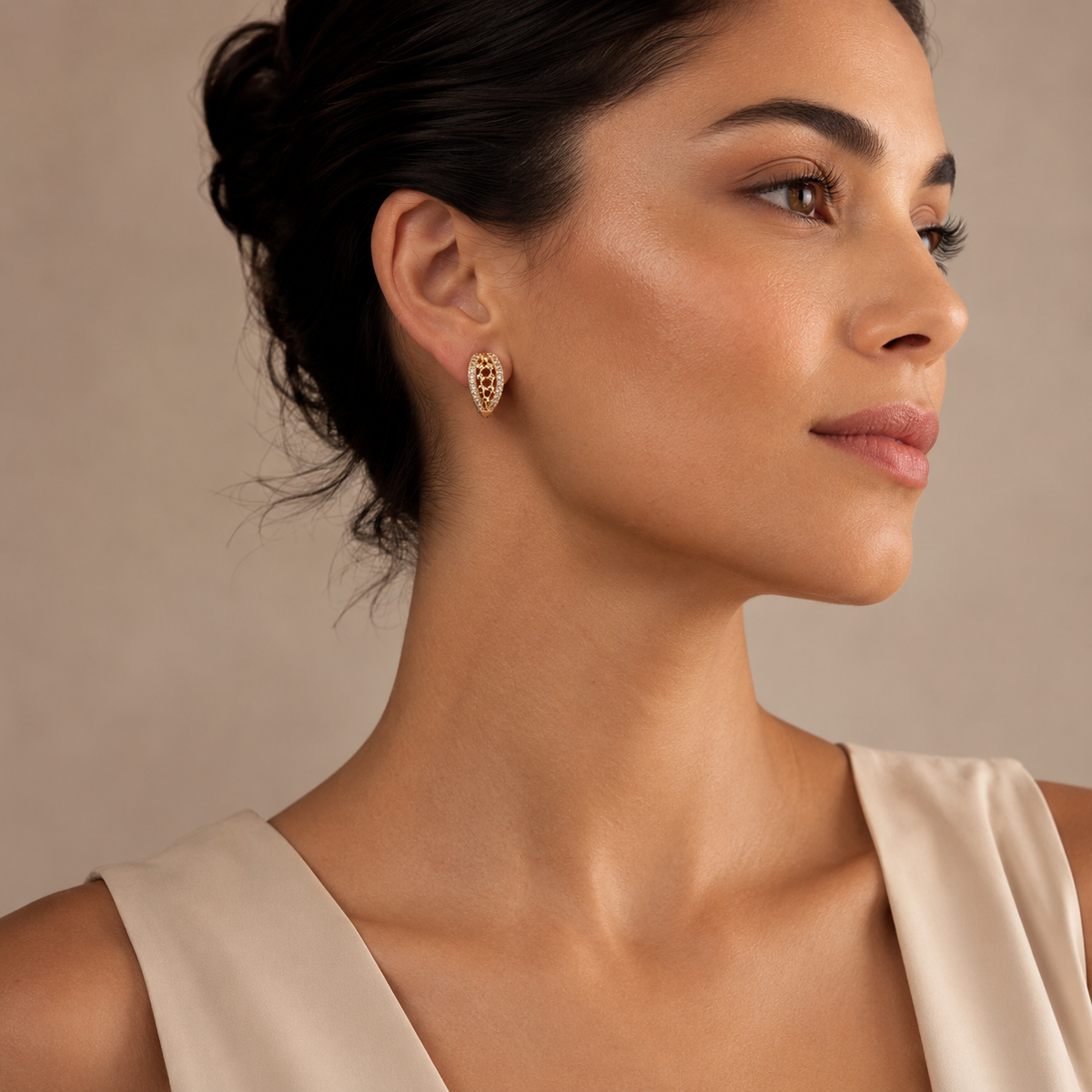PM067G – Gold Wide CZ Pavé Ball Row Huggie Minđuše