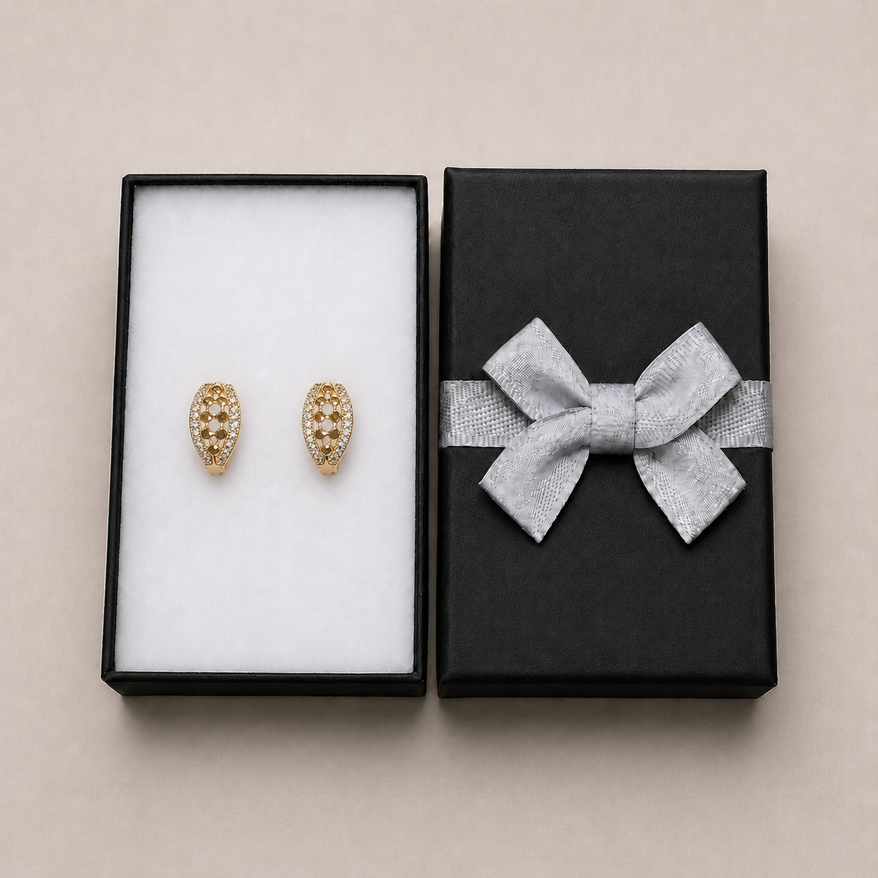 PM067G – Gold Wide CZ Pavé Ball Row Huggie Minđuše