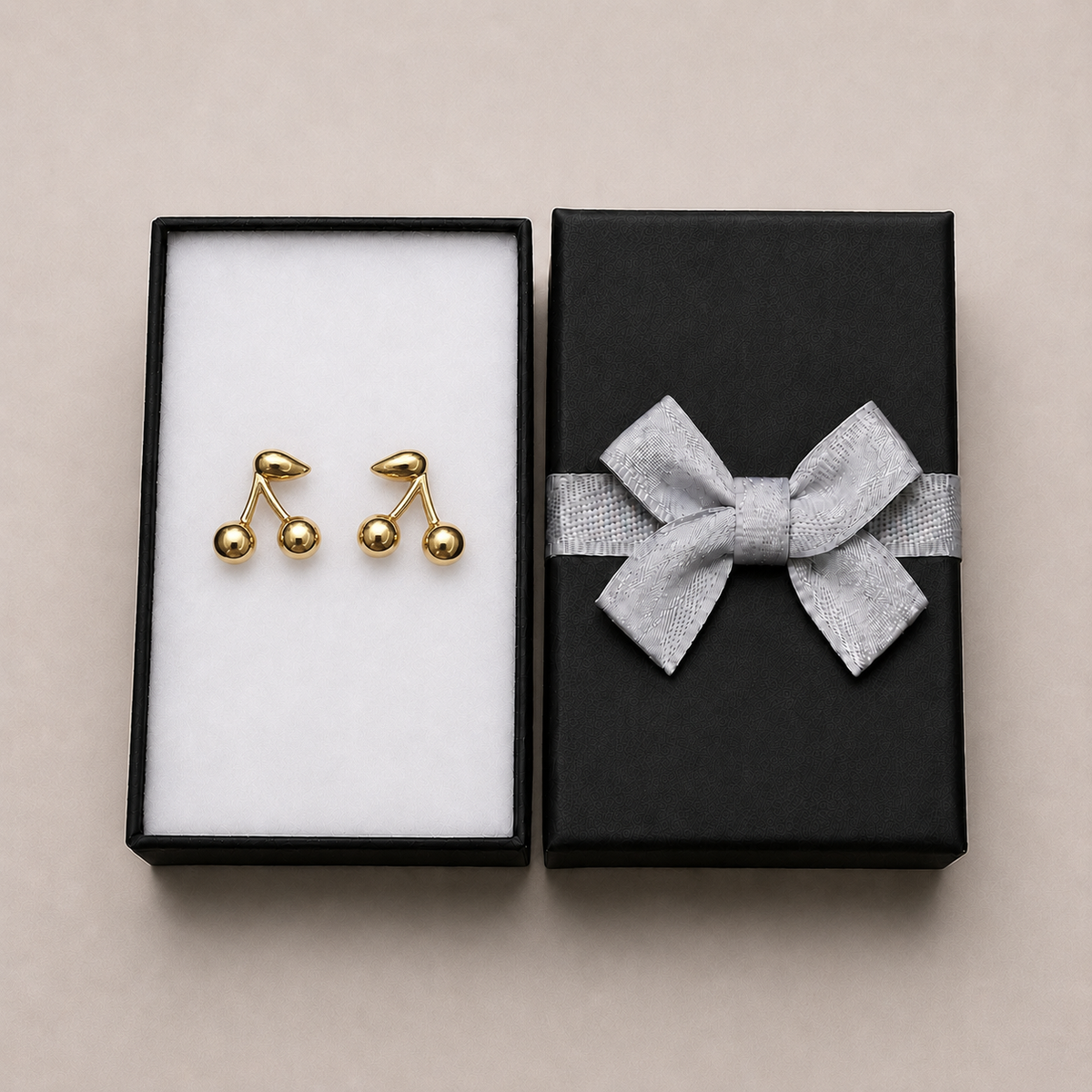 PM085G – Gold Sweet Cherry Sculptural Stud Minđuše