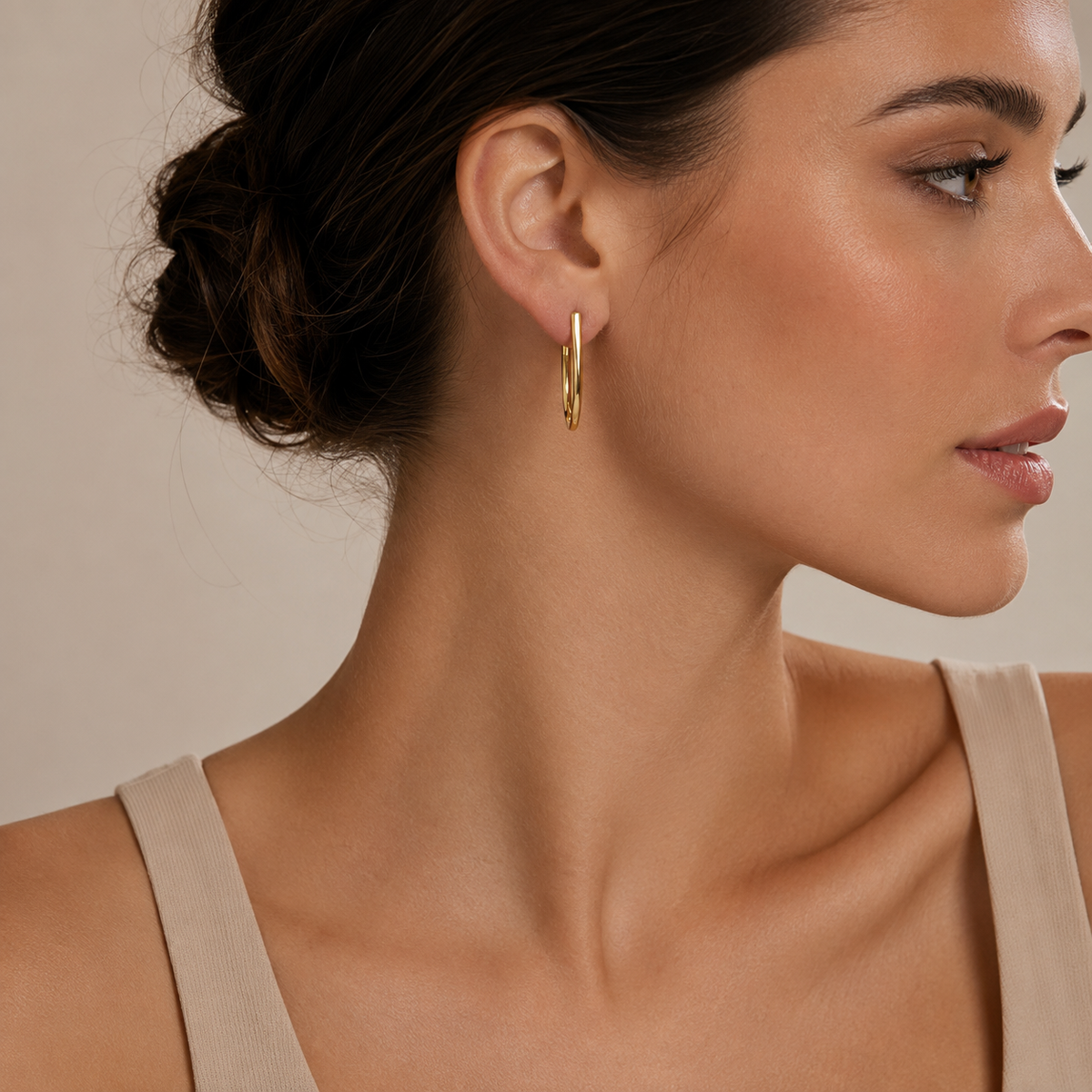 PM076G – Gold Minimalist Marquise Hoop Minđuše