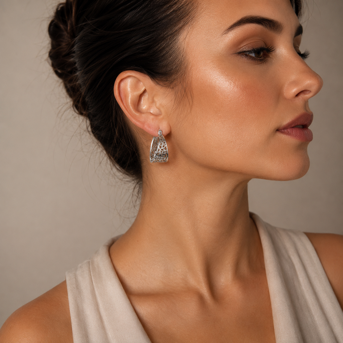 PM145 – Silver Wide Band Mandala Cutout Hoop Minđuše