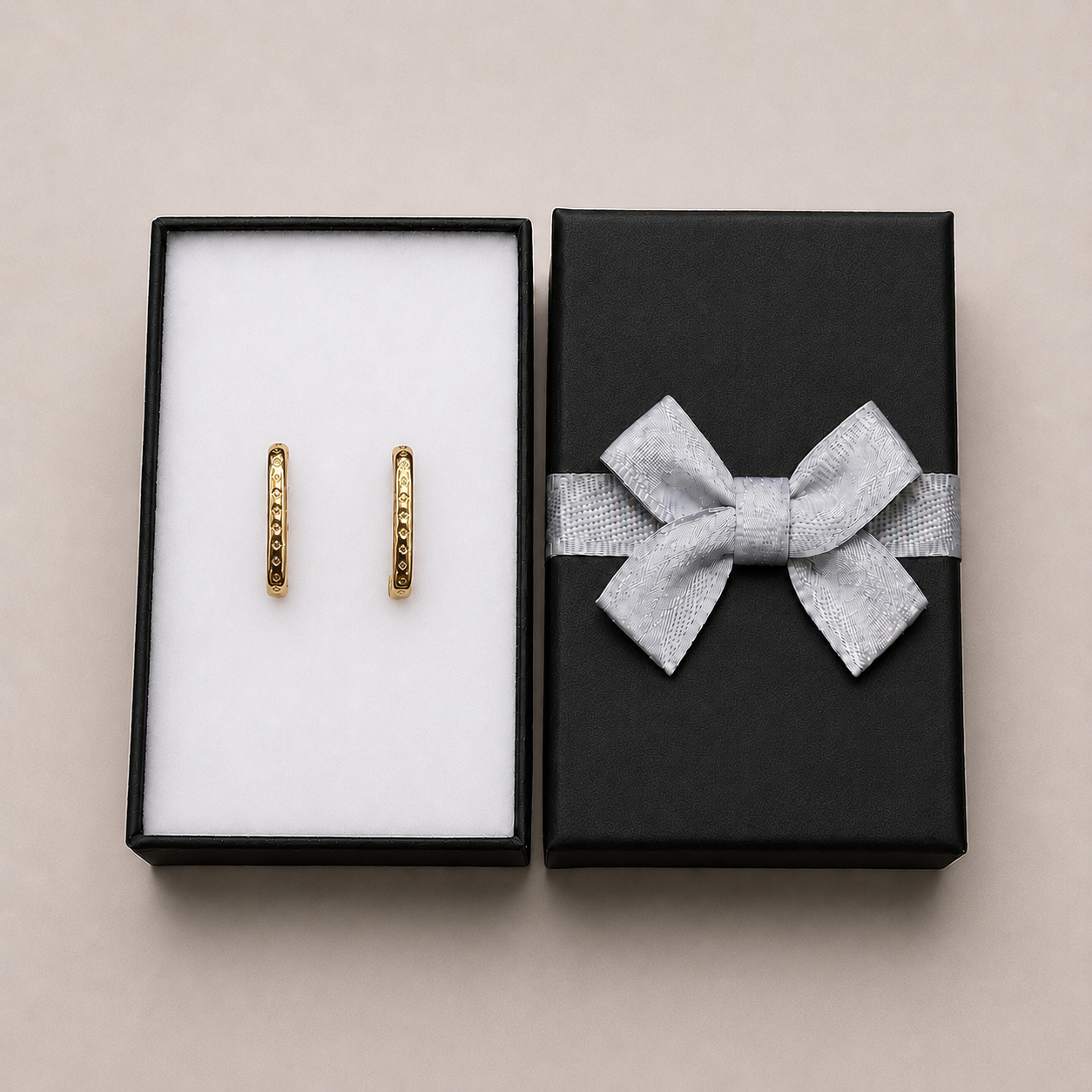 PM084G – Gold Rectangular Pavé & Star Engraved Huggie Minđuše