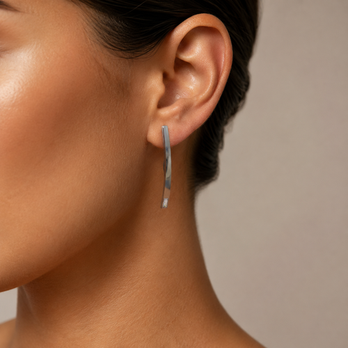 PM062 – Silver Arch Bar Single Baguette Stud Minđuše