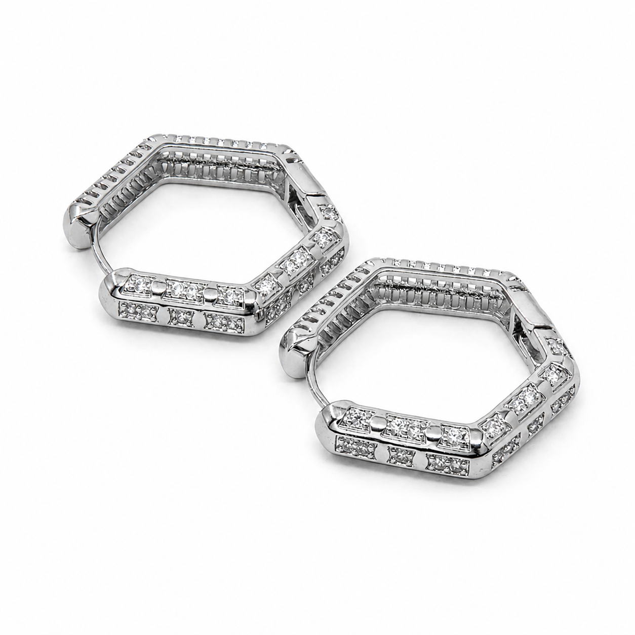 PM053 – Silver Hexagon Pave Minđuše