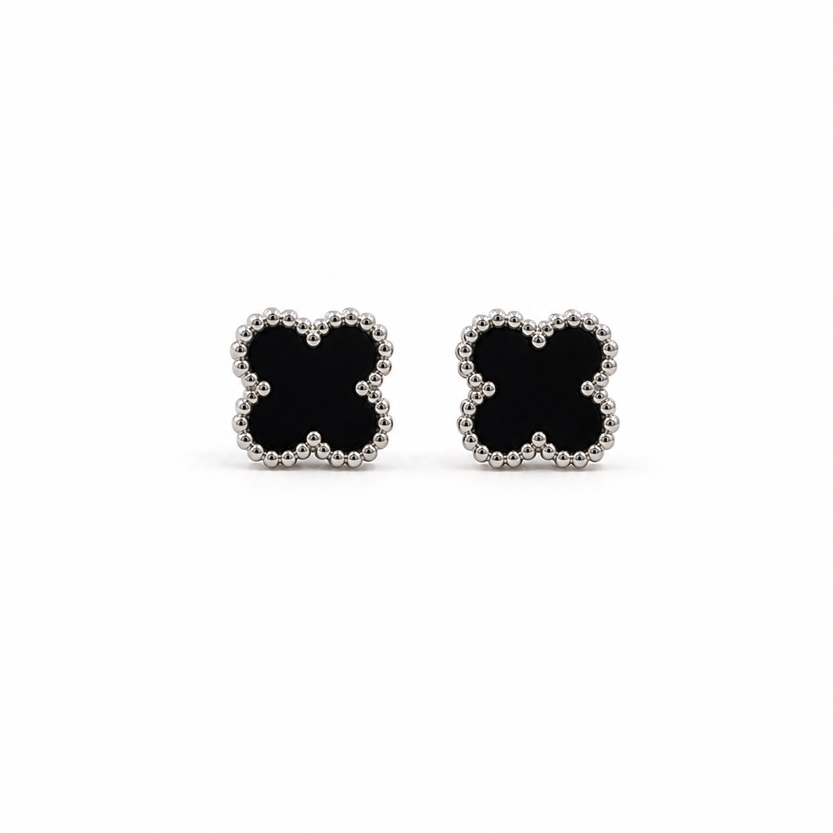 PM109 – Silver L Black Four-Leaf Clover Stud Minđuše