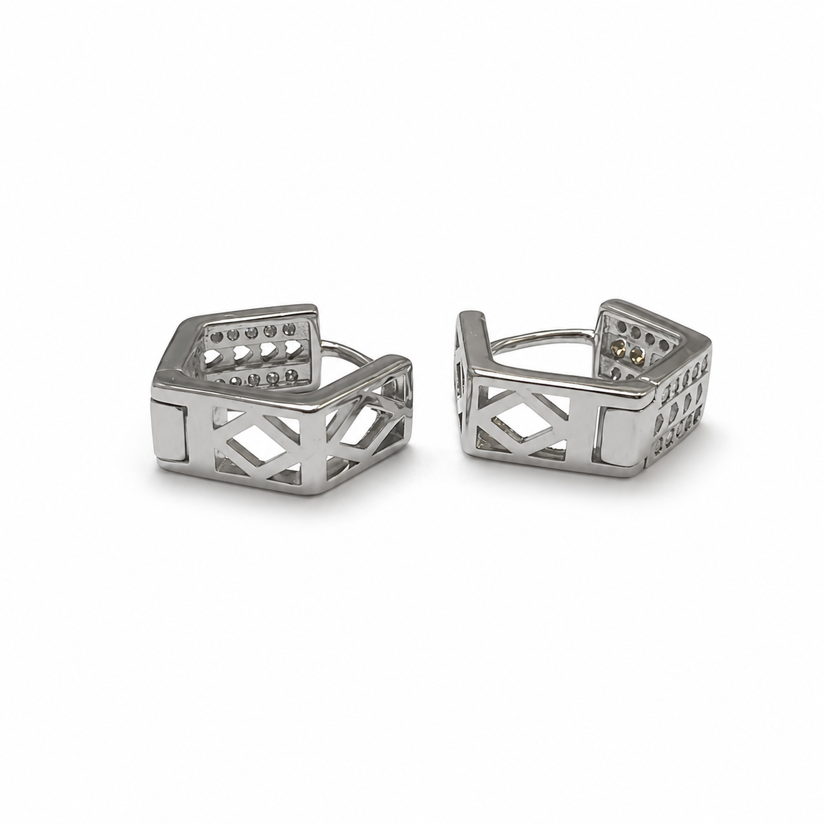 PM113 – Silver Architectural Pavé Bar Huggie Minđuše