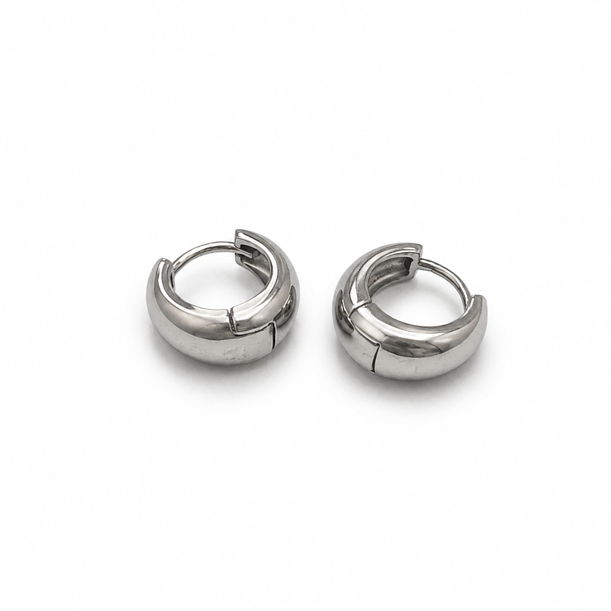 PM116 – Silver Bold Circle Huggie Minđuše