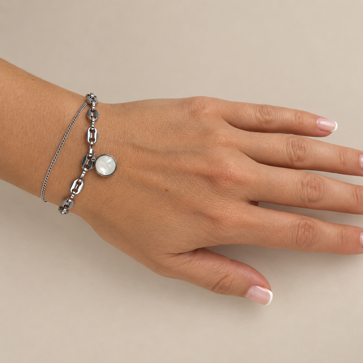 PN034 - Silver Double Chain White Round Charm Narukvica